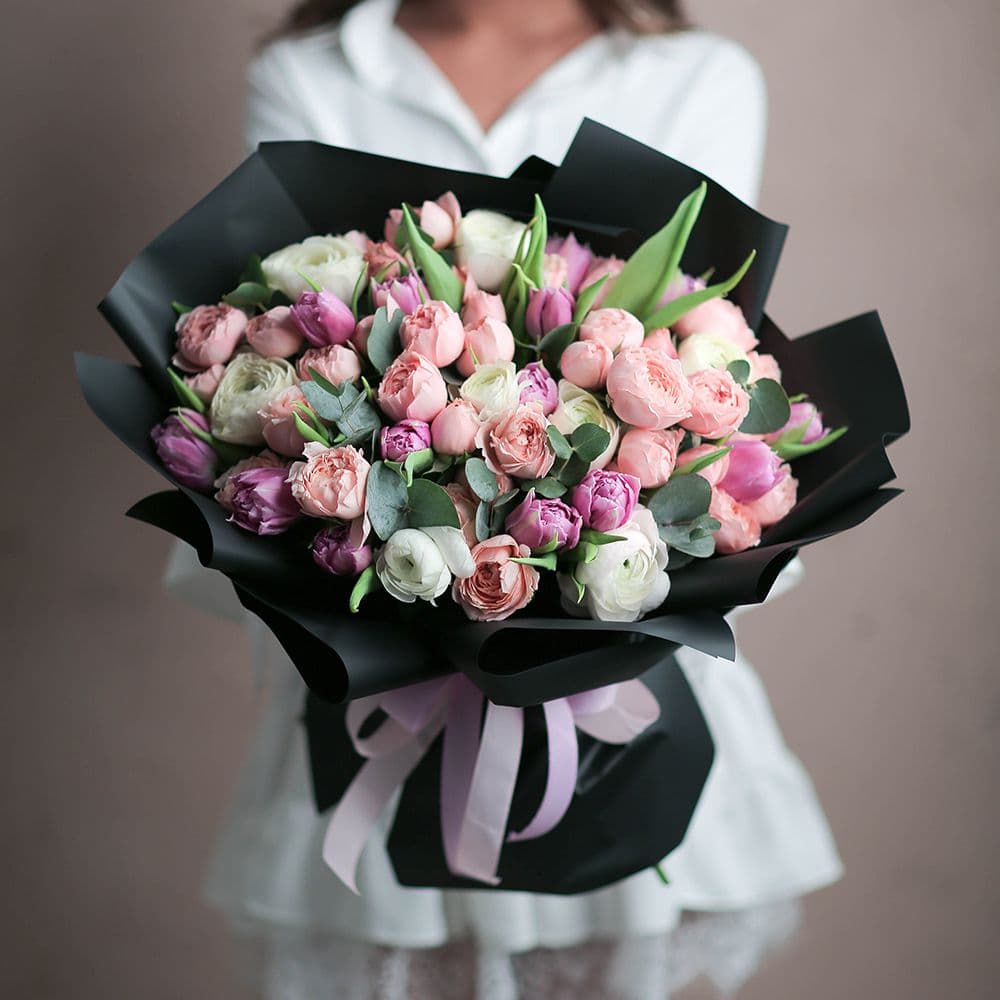 Большие букеты цветов купить в Москве ✿ Заказать огромный букет с доставкой недорого